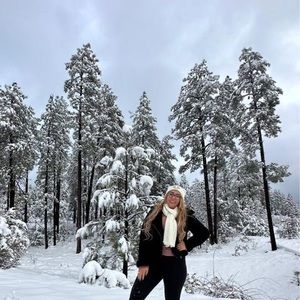 Meet your Posher, Yamileth